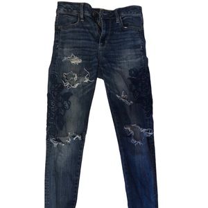 Cute ripped American eagle jeans